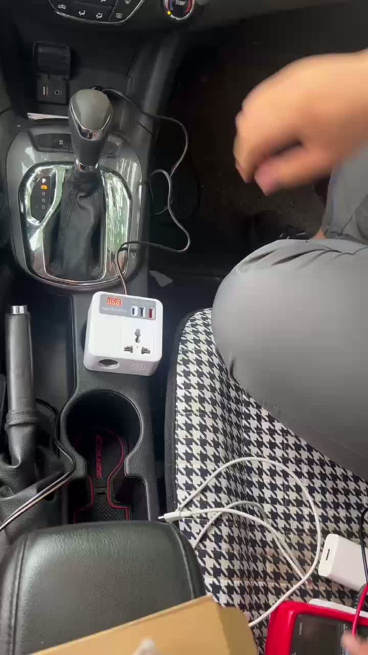 Onduleur de puissance de voiture Rubik&#39;s Cube 1 génération