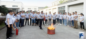 Exercícios de segurança contra incêndio para todos os funcionários da empresa