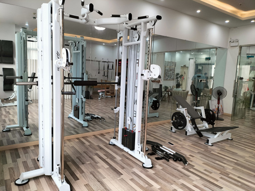 أكملت School Gym تركيب معدات اللياقة التي اشتراها Laijian.