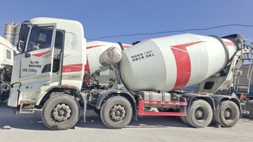 Сані 12 кубічних метрів бетонних змішувачів надає перевагу будівельними майданчиками та забезпечує плавне будівництво