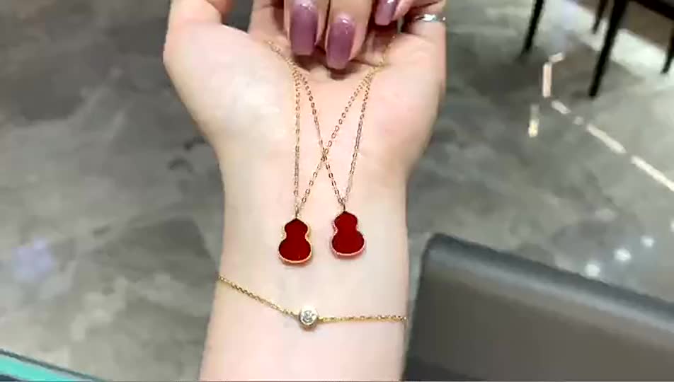 RTS High Quality Women Jewelry 18k Pure Gold Gourd Pendant Necklace Red Agate Gourd Necklace1