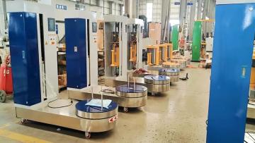 Luggage wrapping machine