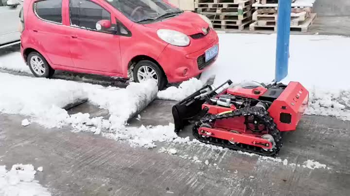 Track Mower Bulldozer Poveling Snow