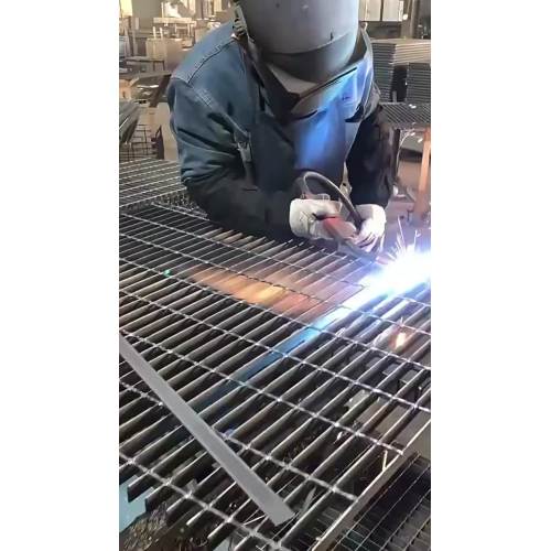 Видео изготовления стальной решетки