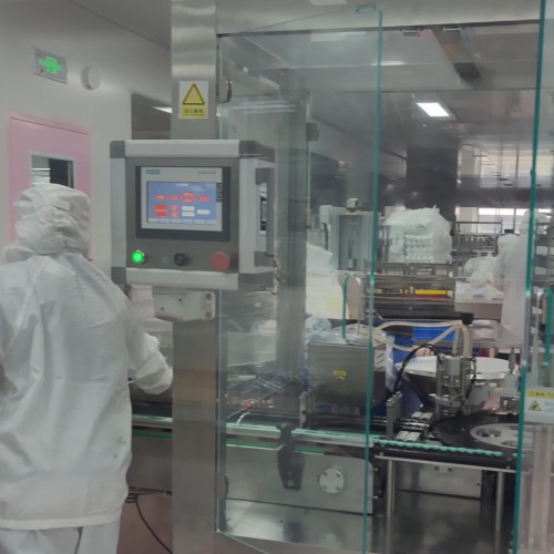 鸿辛巴拜访五年老客户，继西林瓶灌装机之后继续与新设备合作。