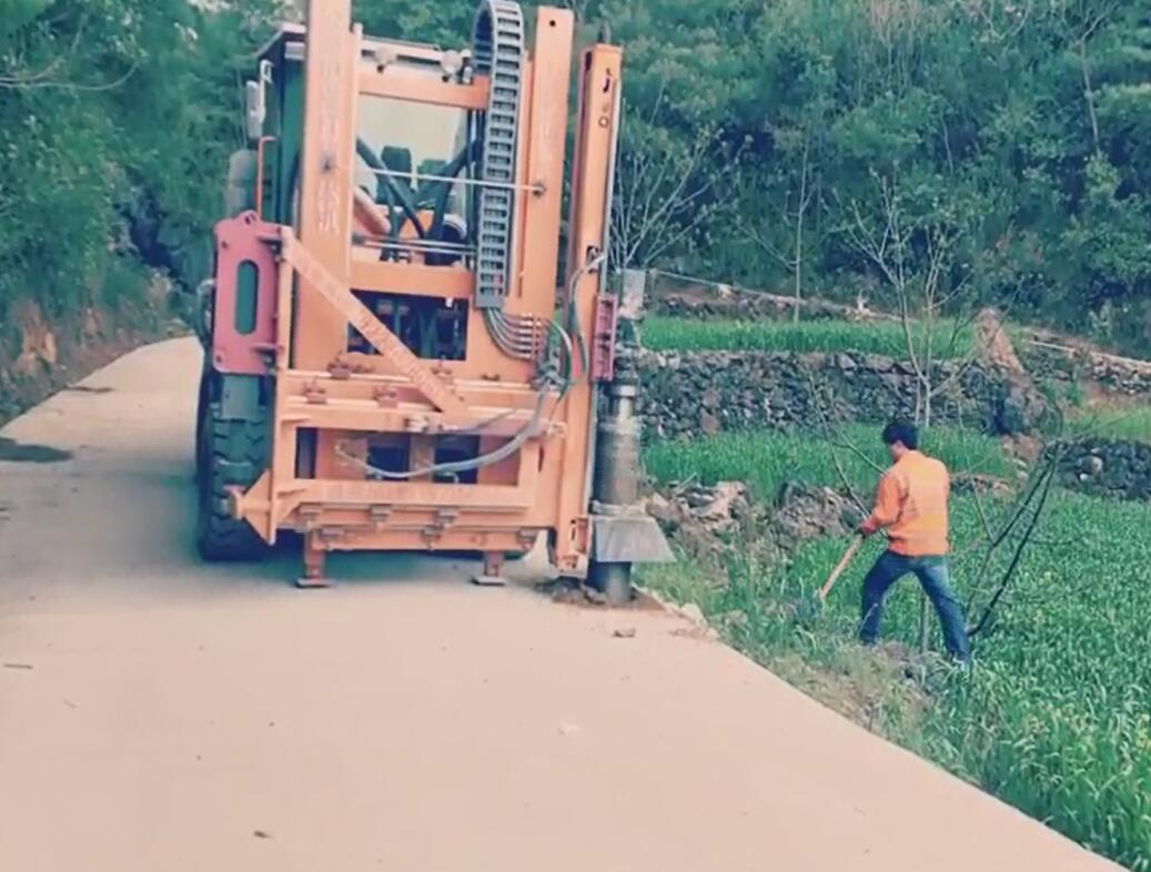 highway guardrail drilling machine