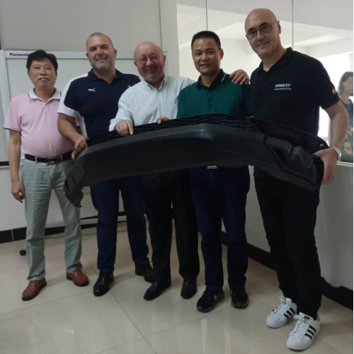 O cliente visita Guangdong Chong Wei Technology Co., Ltd.