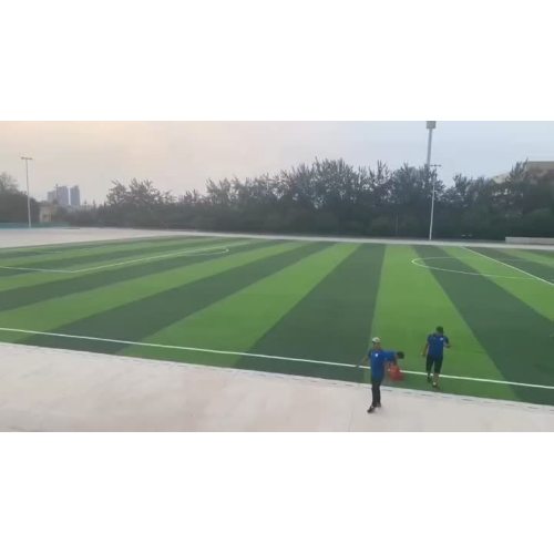 Relva artificial para campos de futebol.