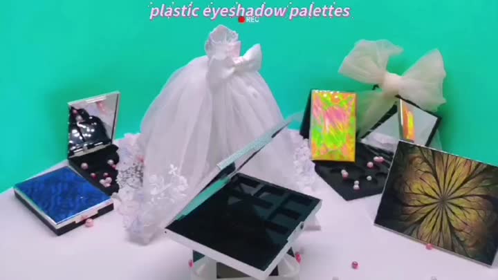 Cosmetic plastic eyeshadow palettes
