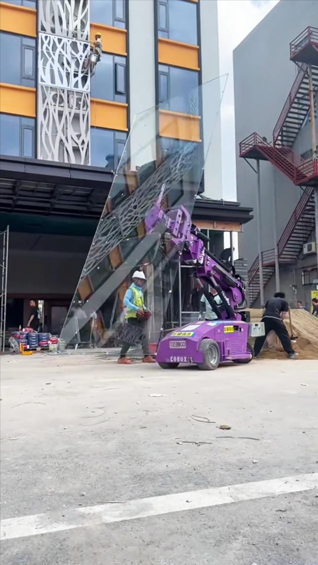 Manipolatore di vetro tutto in uno: monta, rimuovi e sostituisci il vetro #glassmanipulator #glassrobot #glassreplace #glasslifting #glasslifter