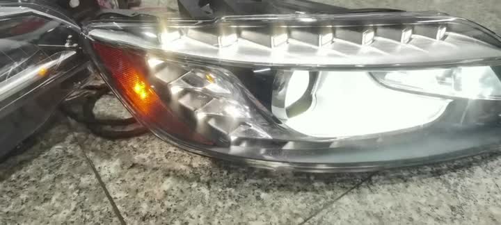 farol Audi Q7