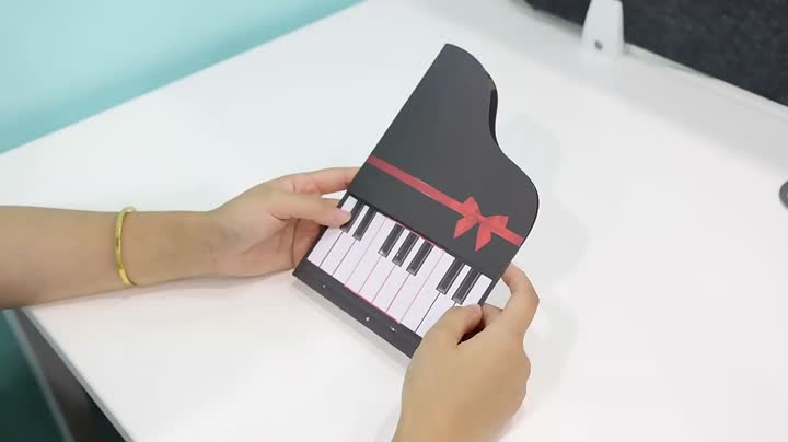 Video-biglietto-di-auguri-elettronico-tasto-interattivo-per-buon-compleanno