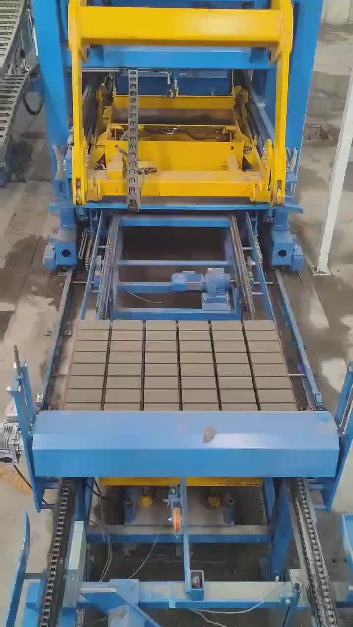 Dentro de una línea de producción de ladrillos totalmente automática QT15