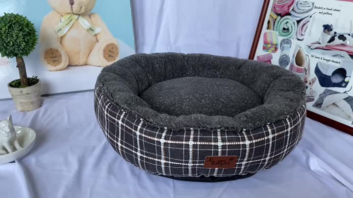 grey/white check design donut bed