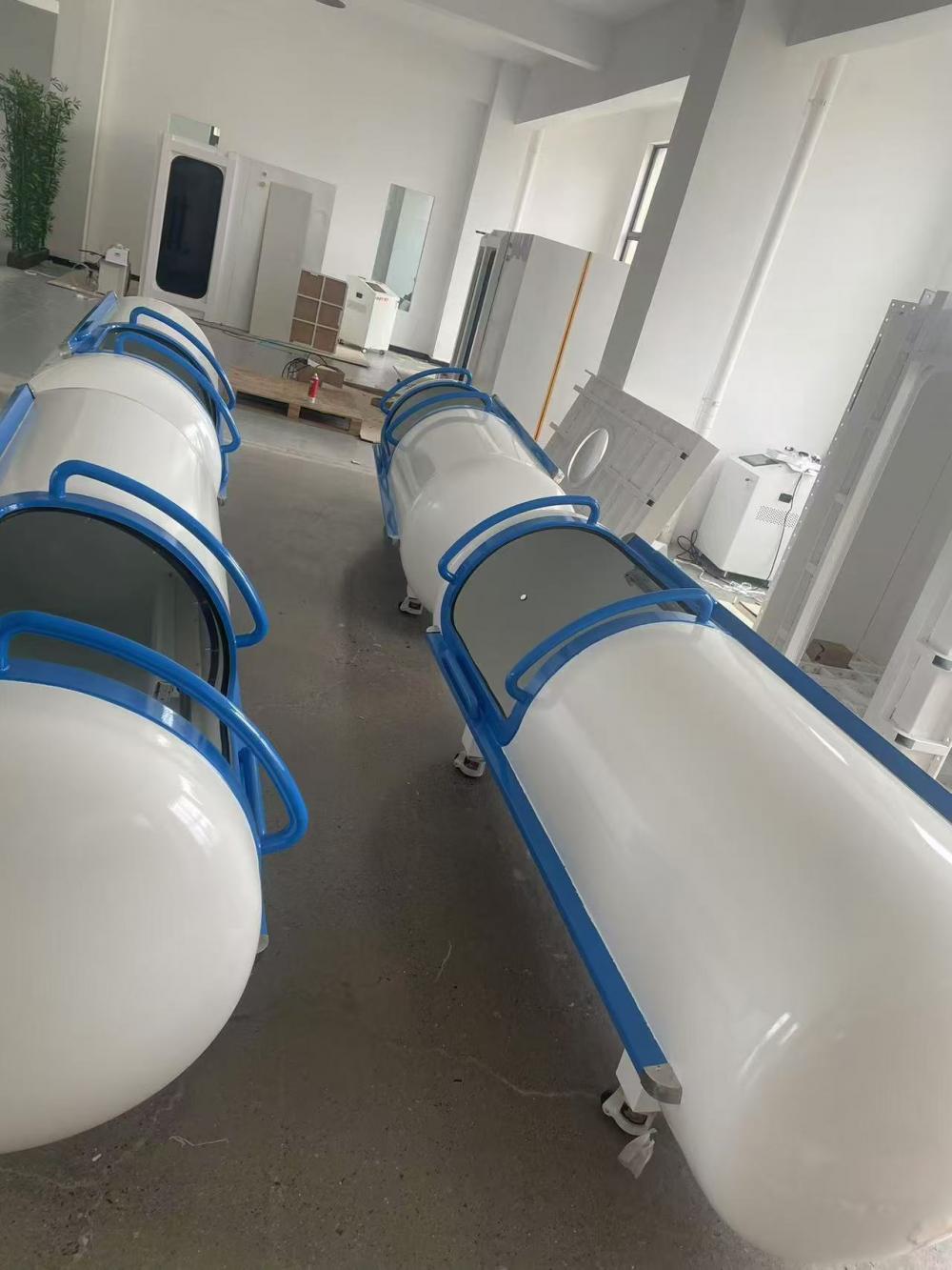 Capsule hard cabin assembly workshop