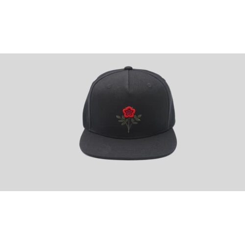 Cappello a snapback nero con ricamo a fiori