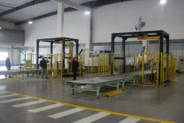 Horizontal stretch wrapping machine door packing machine