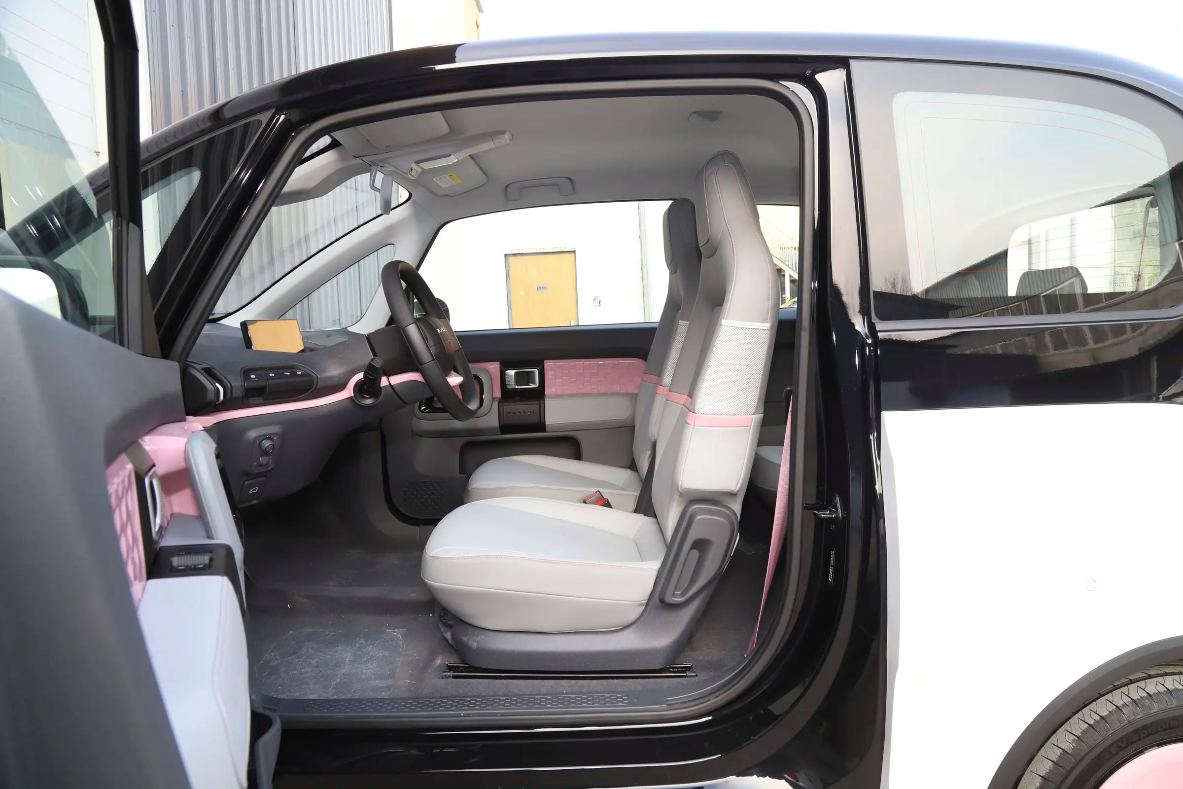Baojun E300 (10)