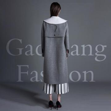 Cashmere coat with lapel design