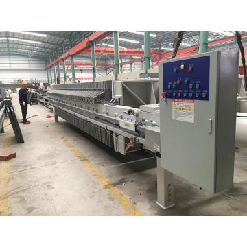 Hydraulic compacting membrane filter press