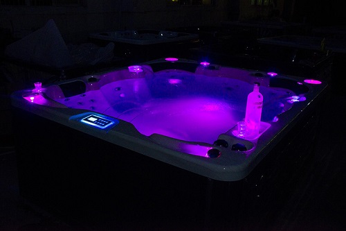 luxury 6 person outdoor spa and whirlpool bath out hot tub