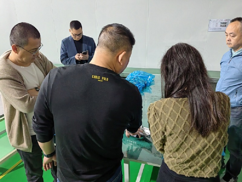 Chengyouqing und seine Kunden untersuchten die Yuxiang -Wiederaufbereitungsanlage, vertiefen die Zusammenarbeit und verfolgten gemeinsame Entwicklung Chengyouqing and its customers explored the Yuxiang Remanufacturing Plant, deepening cooperation and pursuing common development