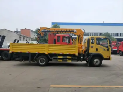 Sino Truck Cdw 6.3tons Truck Mounted Crane for Sale