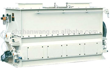 Animal feed mixing machine