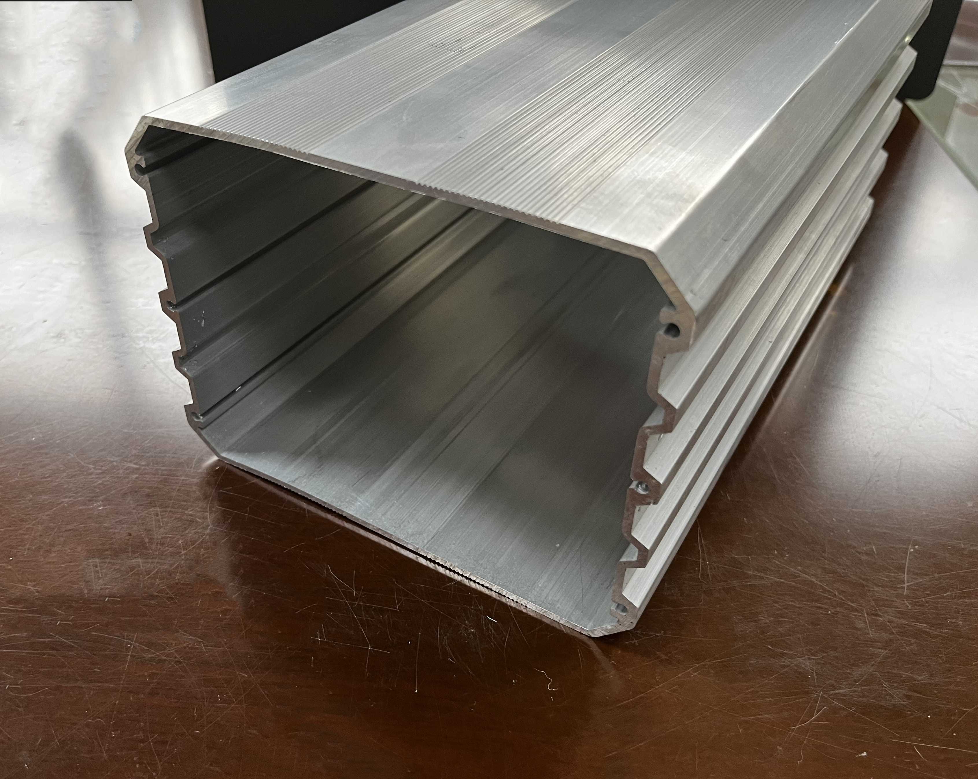 Tong aluminium kanggo battry