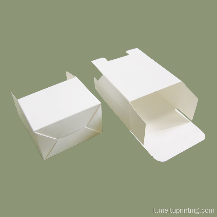 Confezione con scatola di cartone bianca con stampa personalizzata