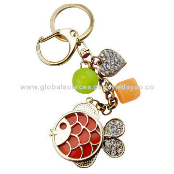 Lovely gold-plated fish-shaped rhinestone keychainsNew