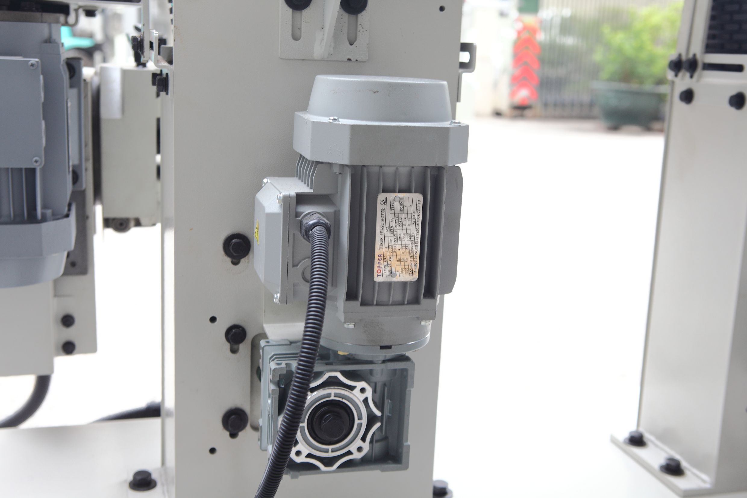 Floor corner line sanding and polishing machine