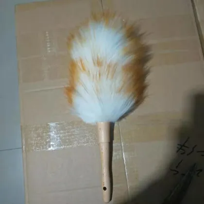 China Factory Direct Sale Natural Feather Wool Duster Wooden Handle Lambswool Duster