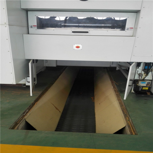 Plaen corrugated diecutting creasing machine