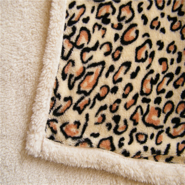 Вельветовое и принтованное коралловое композитное одеяло