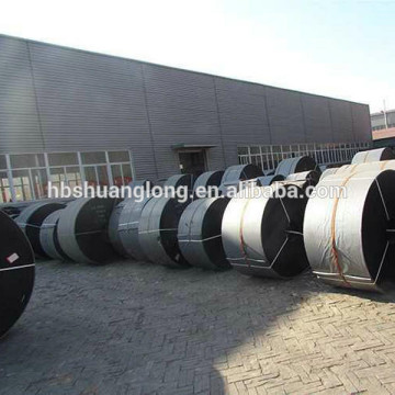 Oil resistant rubber transport belts