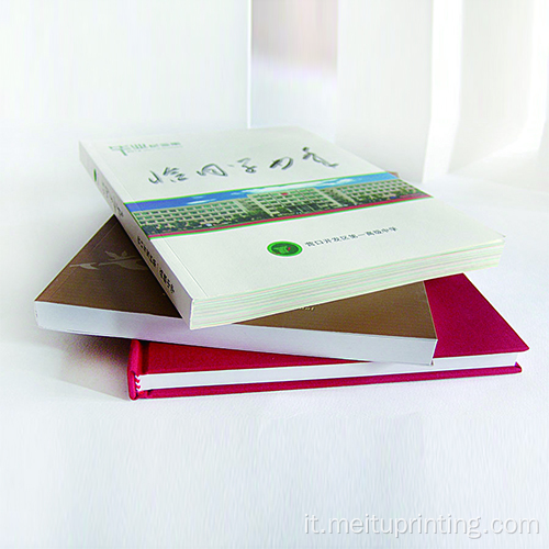 Stampa di libri con copertina rigida a colori ben progettata