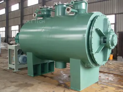 Energy saving vacuum rake dryer for paste materials