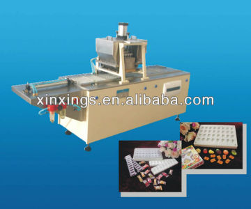 Chocolate depositing machine/chocolate with filling depositing machine