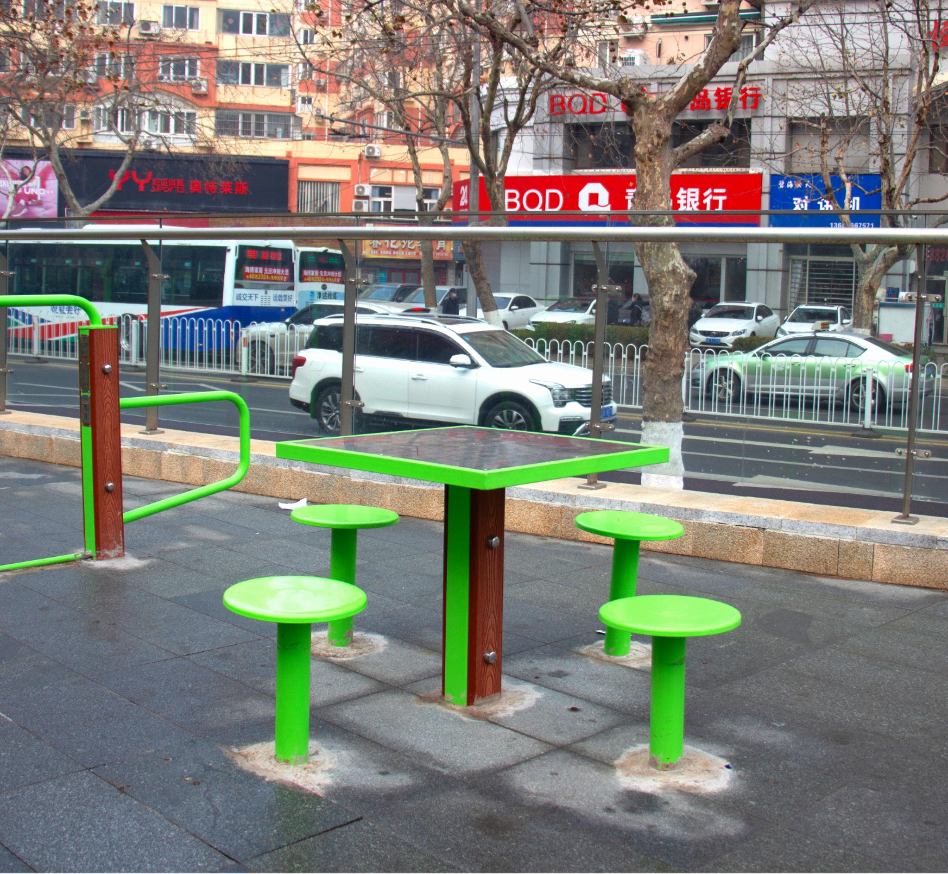 Outdoor fitness equipment