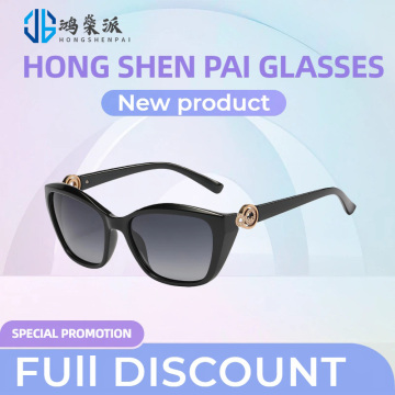 Cermin Mata Hitam PC Wanita Ringan untuk Perjalanan