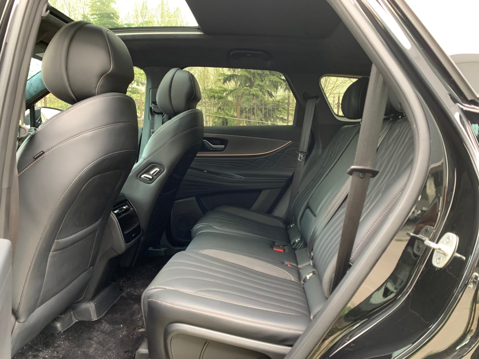 Dual-Clutch Two-Wheel Drive Luxury Edition 5-Seater