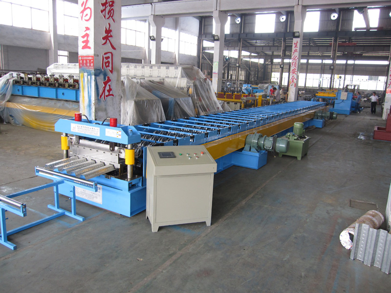 roof deck forming machine