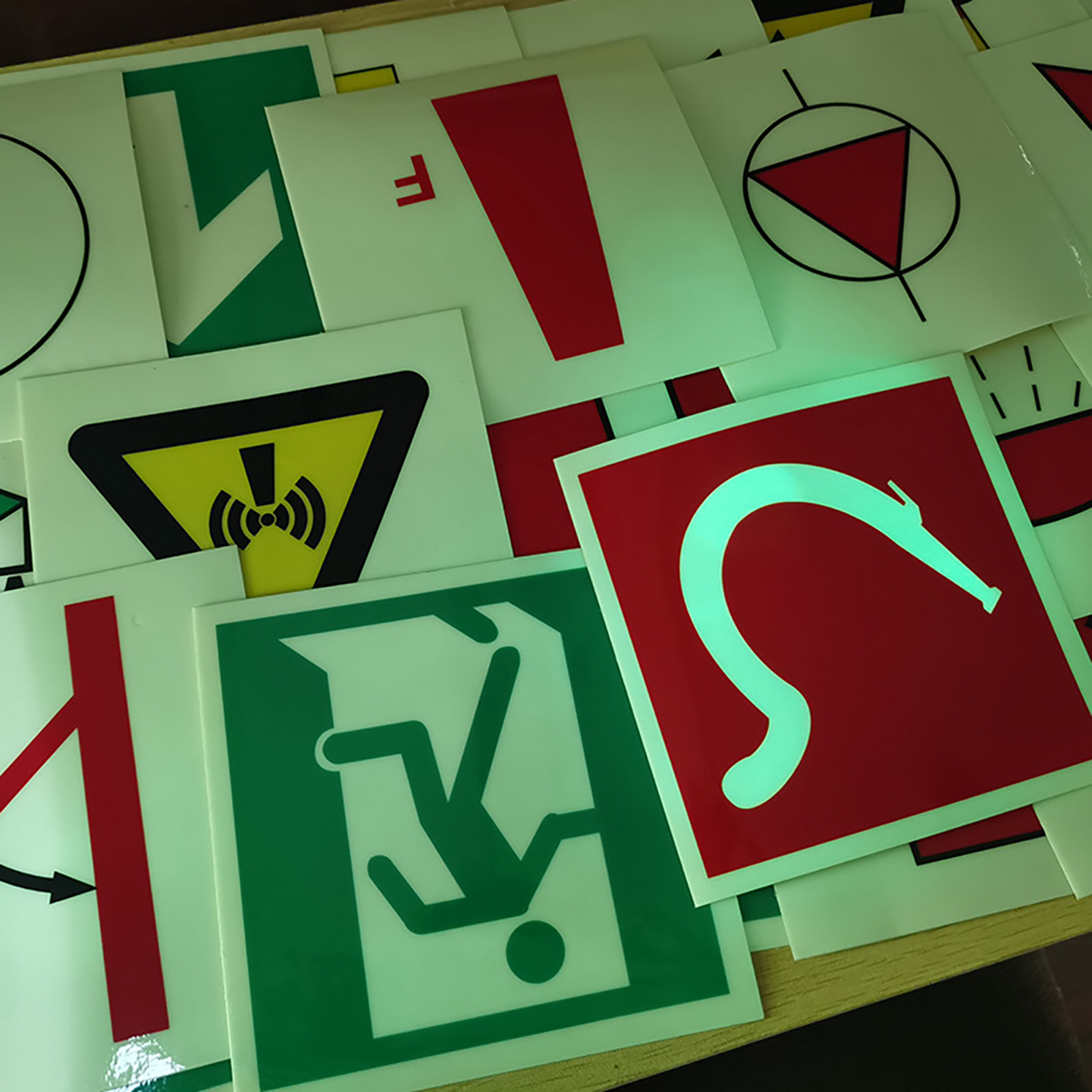Imo Photoluminescent Stickers (17)