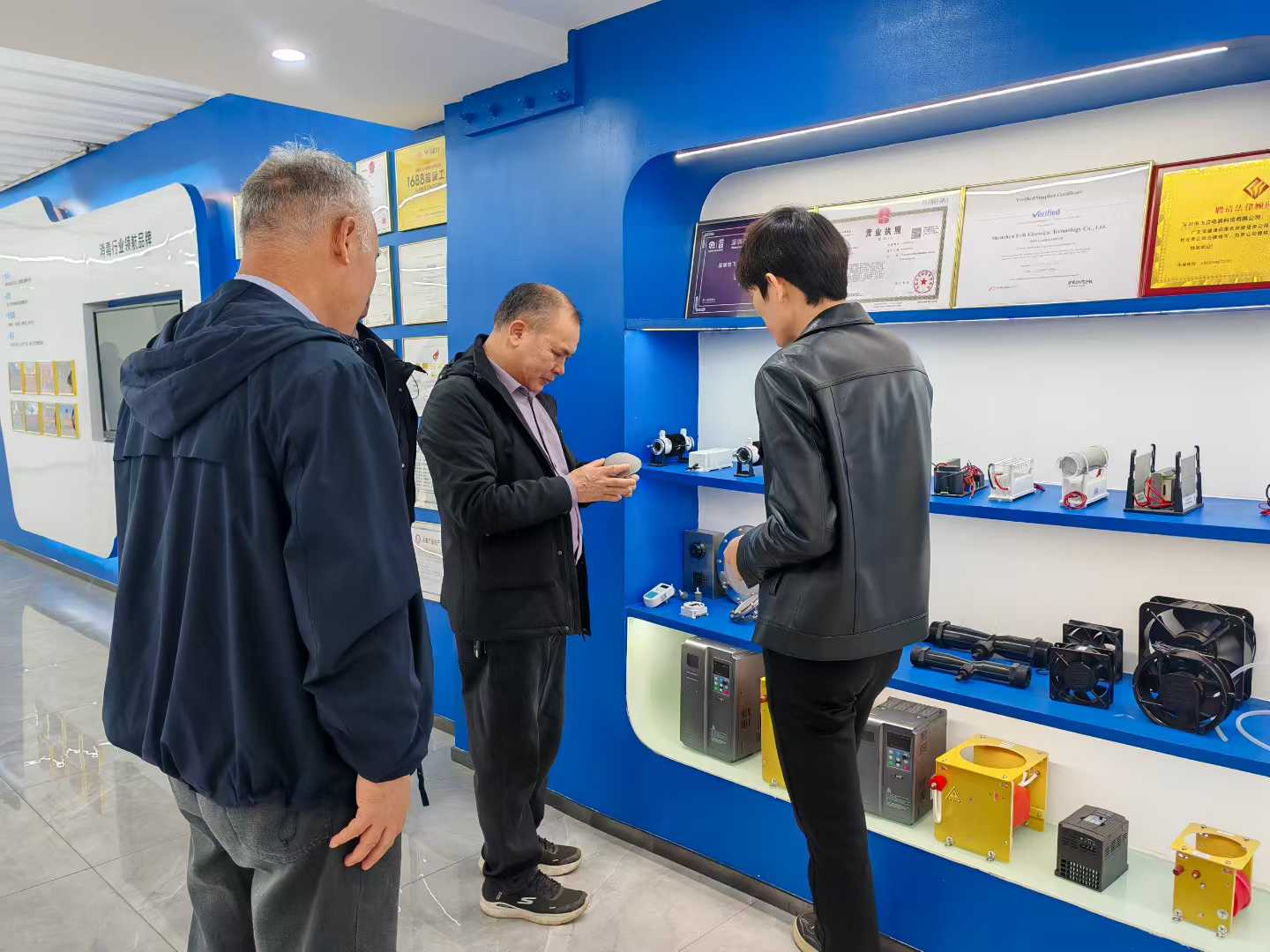Feili Stabilimento per il trattamento con generatore di ozono delle acque reflue degli allevamenti zootecnici Feili Factory for ozone generator treatment of livestock breeding wastewater