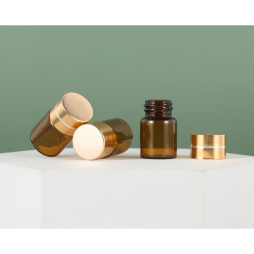 ওষুধের জন্য ছোট প্লাস্টিকের বড়ির বোতল