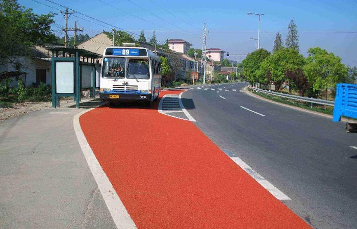 Non slip road surface