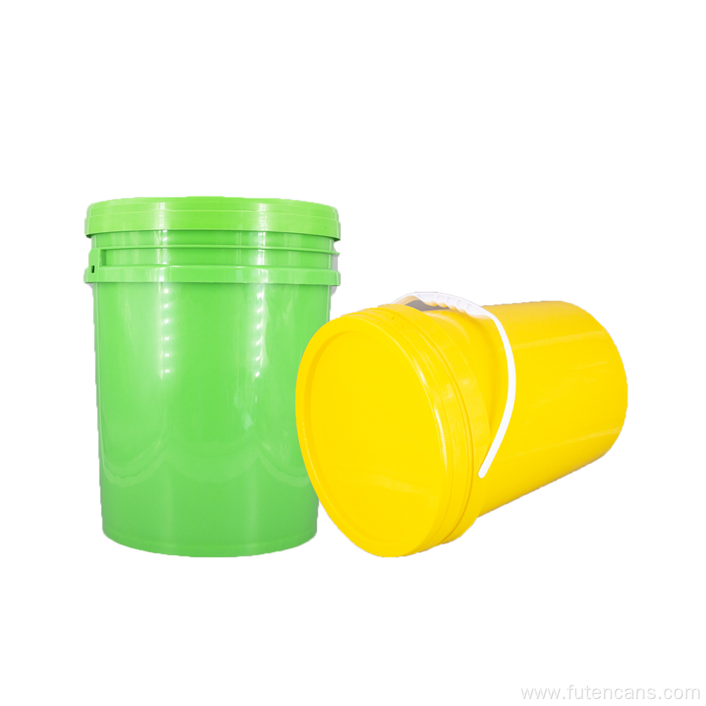 5 Gallon plastic bucket for paint with handle