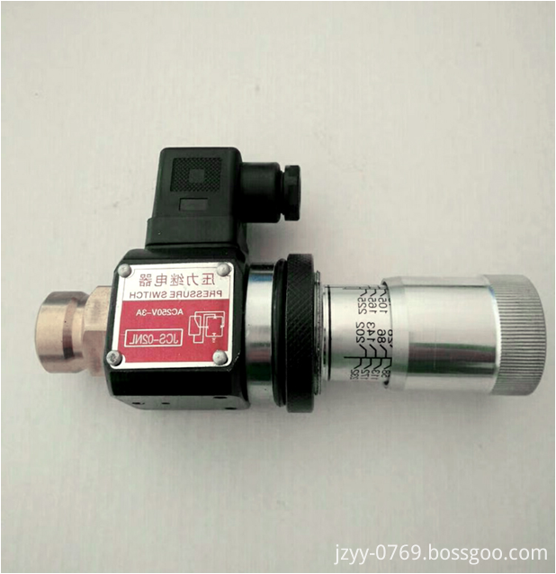 Pressure relay for hydraulic pump