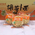 Noodles istantanei non fritti realizzati con succo di carota